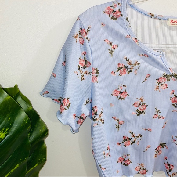 SHEIN Floral Lettuce Trim Crop Top Medium - Picture 6 of 8